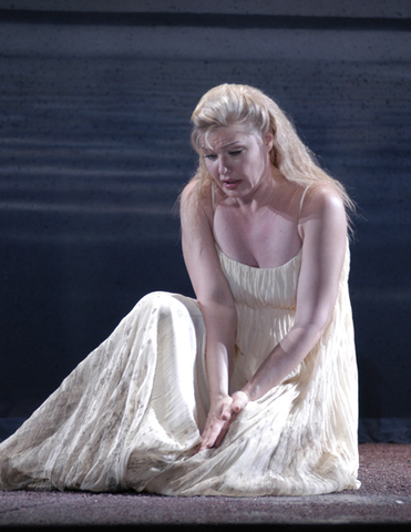 Karita Mattila (Katerina), Kát'a Kabanová, Leoš Janáček. San Francisco Opera, 2002-03. Photographer: Larry Merkle/San Francisco Opera.