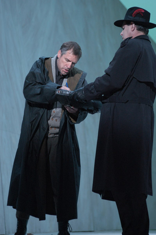 David Kuebler (Faust), Kristinn Sigmundsson (Méphistophélès), La Damnation de Faust, Hector Berlioz. San Francisco Opera, 2002-03. Photographer: Larry Merkle/San Francisco Opera.