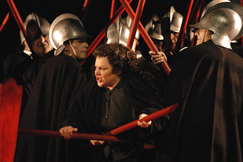 Dolora Zajick (Azucena), Chorus, Il Trovatore, Giuseppe Verdi. San Francisco Opera, 2002-03. Photographer: Larry Merkle/San Francisco Opera.