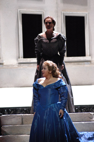 Marnie Breckenridge (Inez), Marina Mescheriakova (Leonora), Il Trovatore, Giuseppe Verdi. San Francisco Opera, 2002-03. Photographer: Larry Merkle/San Francisco Opera.