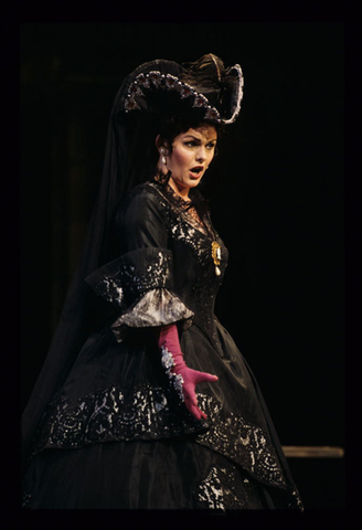 Monica Colonna (Donna Anna), Don Giovanni, Wolfgang Amadeus Mozart. San Francisco Opera, 1999-2000. Photographer: Ken Friedman/San Francisco Opera.