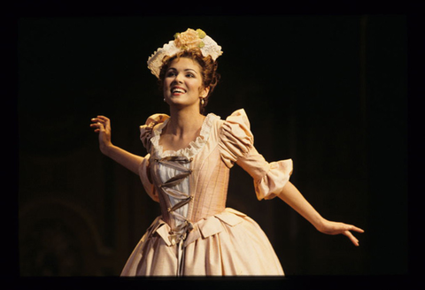 Anna Netrebko (Zerlina), Don Giovanni, Wolfgang Amadeus Mozart. San Francisco Opera, 1999-2000. Photographer: Ken Friedman/San Francisco Opera.