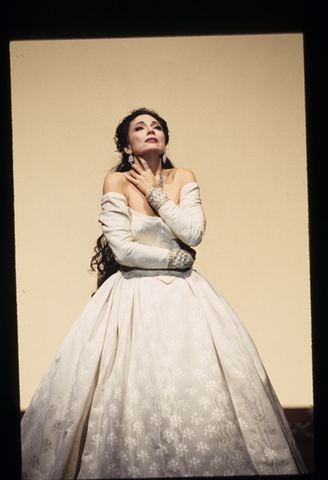 Carol Vaness (Elena), I Vespri Siciliani, Giuseppe Verdi. San Francisco Opera, 1993-94. Photographer: Marty Sohl/San Francisco Opera.