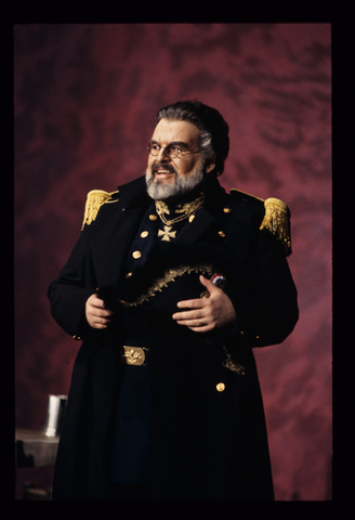 Timothy Noble (Guido di Monforte), I Vespri Siciliani, Giuseppe Verdi. San Francisco Opera, 1993-94. Photographer: Marty Sohl/San Francisco Opera.