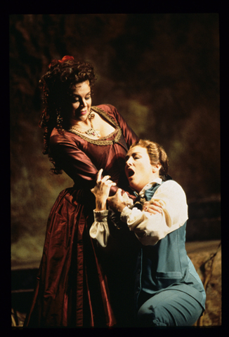 Ljuba Kazarnovskaya (Vitellia), Frederica von Stade (Sesto), La Clemenza di Tito, Wolfgang Amadeus Mozart. San Francisco Opera, 1993-94. Photographer: Marty Sohl/San Francisco Opera.