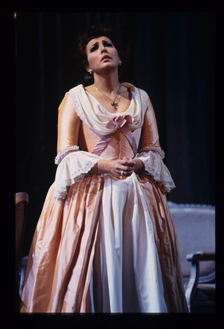 Maria Guleghina (Lisa), Pikovaya Dama, Pyotr Ilyich Tchaikovsky. San Francisco Opera, 1993-94. Photographer: Marty Sohl/San Francisco Opera.