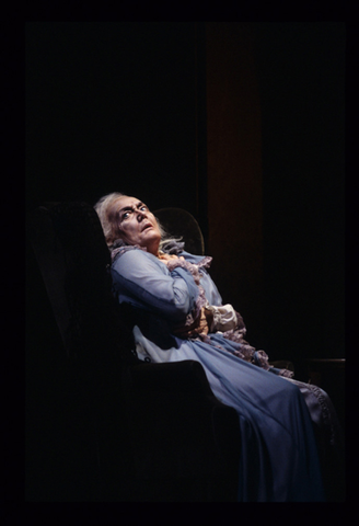 Leonie Rysanek (The Countess), Pikovaya Dama, Pyotr Ilyich Tchaikovsky. San Francisco Opera, 1993-94. Photographer: Marty Sohl/San Francisco Opera.