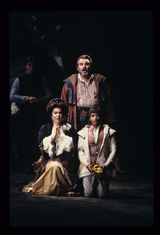 Timothy Noble (Guillaume Tell), Sandra Walker (Hedwige), Janet Williams (Jemmy), Guillaume Tell, Gioachino Rossini. San Francisco Opera, 1991-92. Photographer: Marty Sohl/San Francisco Opera.