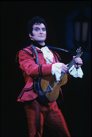 Jeffrey Black (Figaro), Il Barbiere di Siviglia, Gioachino Rossini. San Francisco Opera, 1991-92. Photographer: Marty Sohl/San Francisco Opera.