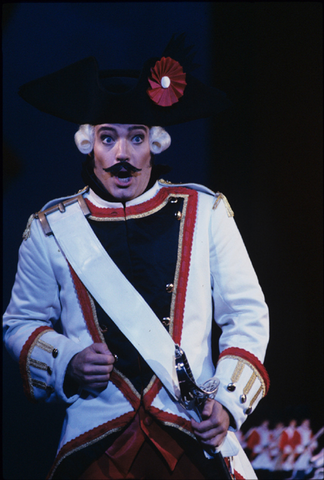 Jorge Lopez-Yañez (Count Almaviva), Il Barbiere di Siviglia, Gioachino Rossini. San Francisco Opera, 1991-92. Photographer: Marty Sohl/San Francisco Opera.