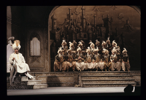 Simone Alaimo (Mustafà), L'Italiana in Algeri, Gioachino Rossini. San Francisco Opera, 1991-92. Photographer: Marty Sohl/San Francisco Opera.