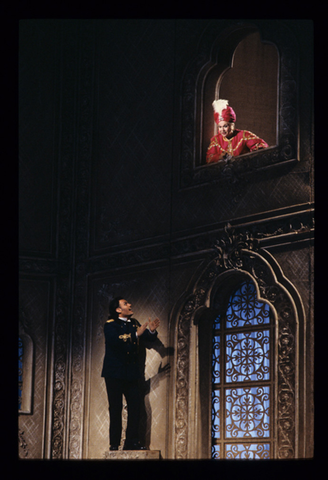 Marilyn Horne (Isabella), Frank Lopardo (Lindoro), L'Italiana in Algeri, Gioachino Rossini. San Francisco Opera, 1991-92. Photographer: Marty Sohl/San Francisco Opera.