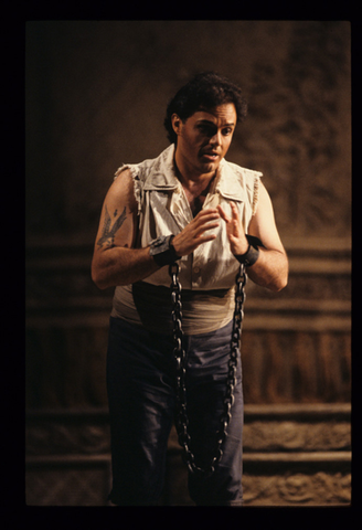 Frank Lopardo (Lindoro), L'Italiana in Algeri, Gioachino Rossini. San Francisco Opera, 1991-92. Photographer: Marty Sohl/San Francisco Opera.