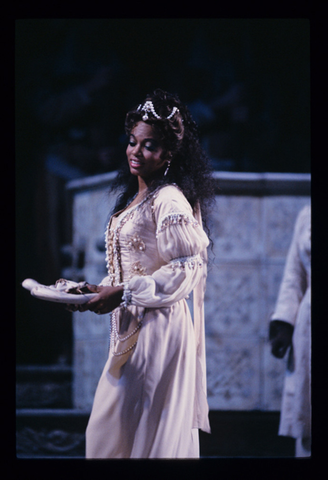 Janet Williams (Elvira), L'Italiana in Algeri, Gioachino Rossini. San Francisco Opera, 1991-92. Photographer: Marty Sohl/San Francisco Opera.