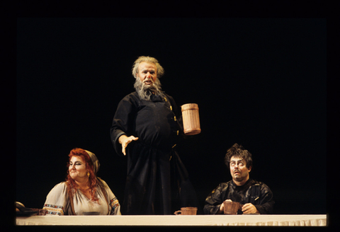 Catherine Cook (Innkeeper), Vladimir Ognovenko (Varlaam), Craig Estep (Missail), Boris Godunov, Modest Petrovich Mussorgsky. San Francisco Opera, 1992-93. Photographer: Marty Sohl/San Francisco Opera.