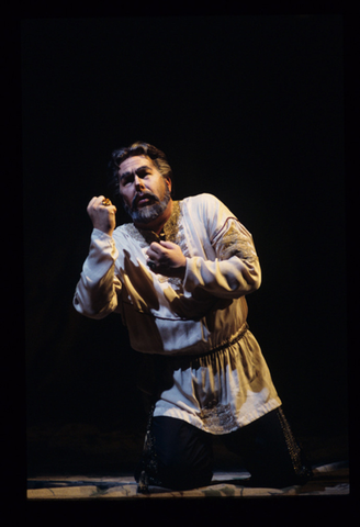 James Morris (Boris Godunov), Boris Godunov, Modest Petrovich Mussorgsky. San Francisco Opera, 1992-93. Photographer: Marty Sohl/San Francisco Opera.