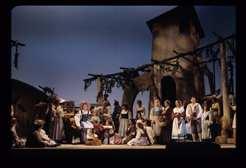 Ruth Ann Swenson (Adina), Jerry Hadley (Nemorino), Chorus, L'Elisir d'Amore, Gaetano Donizetti. San Francisco Opera, 1992-93. Photographer: Marty Sohl/San Francisco Opera.