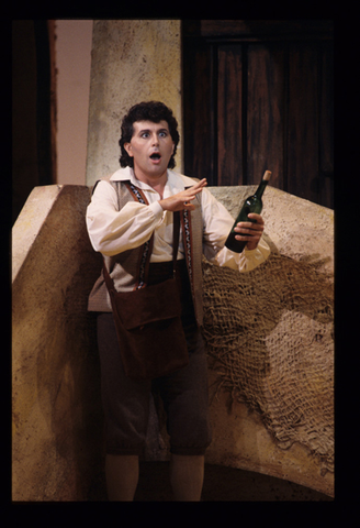 Jerry Hadley (Nemorino), L'Elisir d'Amore, Gaetano Donizetti. San Francisco Opera, 1992-93. Photographer: Marty Sohl/San Francisco Opera.