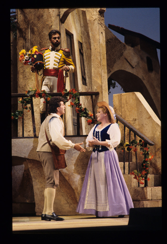 Gino Quilico (Belcore), Jerry Hadley (Nemorino), Ruth Ann Swenson (Adina), L'Elisir d'Amore, Gaetano Donizetti. San Francisco Opera, 1992-93. Photographer: Marty Sohl/San Francisco Opera.