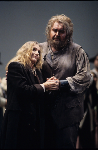 Hildegard Behrens (Leonore), Gary Lakes (Florestan), Fidelio, Ludwig van Beethoven. San Francisco Opera, 1992-93. Photographer: Marty Sohl/San Francisco Opera.