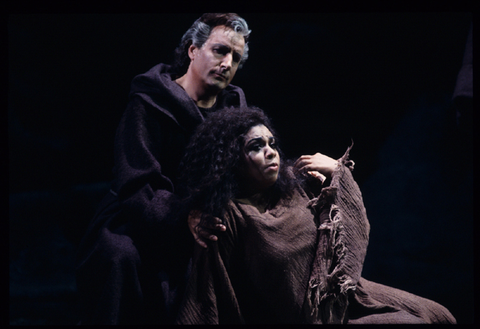 Lando Bartolini (Don Alvaro), Leona Mitchell (Leonora), La Forza del Destino, Giuseppe Verdi. San Francisco Opera, 1992-93. Photographer: Marty Sohl/San Francisco Opera.