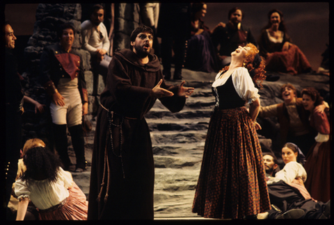 Alfonso Antoniozzi (Fra Melitone), Judith Forst (Preziosilla), Chorus, La Forza del Destino, Giuseppe Verdi. San Francisco Opera, 1992-93. Photographer: Marty Sohl/San Francisco Opera.