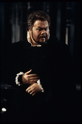 Richard Margison (Don Carlo), Don Carlo, Giuseppe Verdi. San Francisco Opera, 1992-93. Photographer: Marty Sohl/San Francisco Opera.