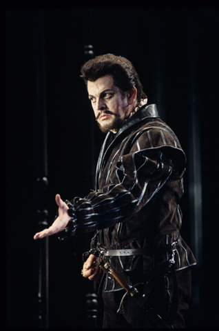 Thomas Allen (Rodrigo), Don Carlo, Giuseppe Verdi. San Francisco Opera, 1992-93. Photographer: Marty Sohl/San Francisco Opera.