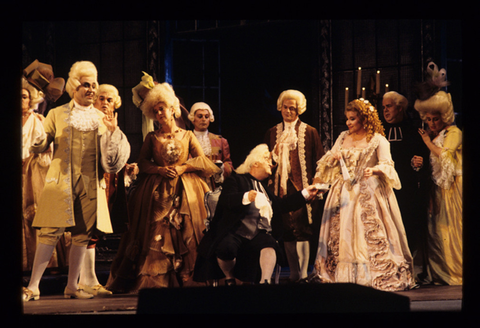 Hector Vasquez (Fléville), Michel Sénéchal (The Abbé), Aprile Millo (Maddalena de Coigny), Chorus, Andrea Chénier, Umberto Giordano. San Francisco Opera, 1992-93. Photographer: Marty Sohl/San Francisco Opera.