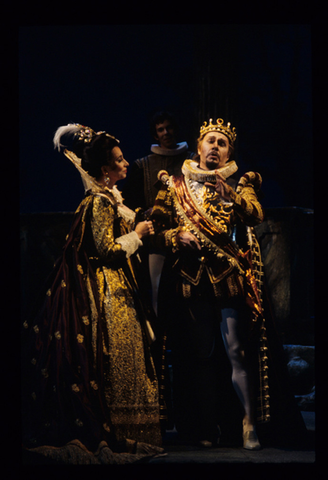 Janis Taylor (Hippolyta), Kevin J. Langan (Theseus), A Midsummer Night's Dream, Benjamin Britten. San Francisco Opera, 1992-93. Photographer: Marty Sohl/San Francisco Opera.