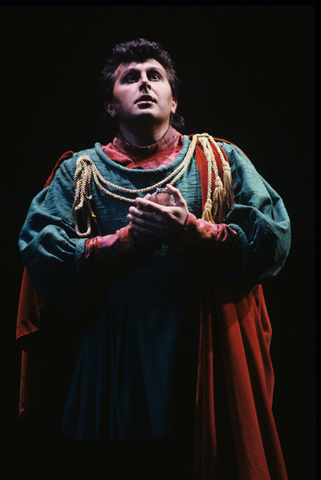 Jerry Hadley (Tamino), Die Zauberflöte, Wolfgang Amadeus Mozart. San Francisco Opera, 1990-91. Photographer: Marty Sohl/San Francisco Opera.