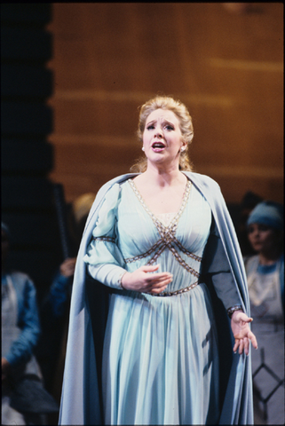 Ruth Ann Swenson (Pamina), Chorus, Die Zauberflöte, Wolfgang Amadeus Mozart. San Francisco Opera, 1990-91. Photographer: Marty Sohl/San Francisco Opera.