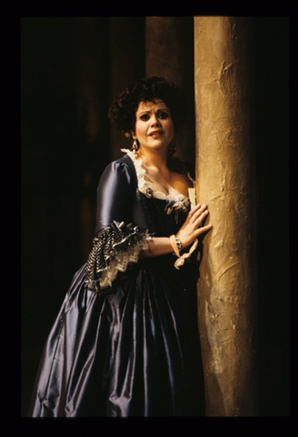 Renée Fleming (Countess Almaviva), Le Nozze di Figaro, Wolfgang Amadeus Mozart. San Francisco Opera, 1990-91. Photographer: Larry Merkle/San Francisco Opera.