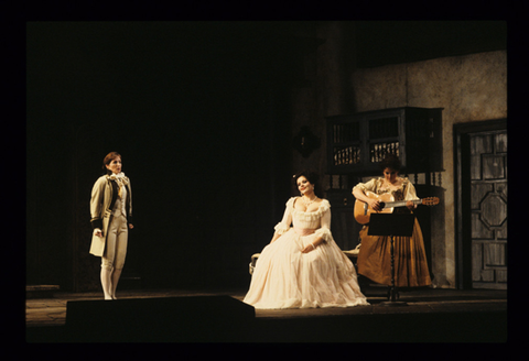 Frederica von Stade (Cherubino), Renée Fleming (Countess Almaviva), Cheryl Parrish (Susanna), Le Nozze di Figaro, Wolfgang Amadeus Mozart. San Francisco Opera, 1990-91. Photographer: Larry Merkle/San Francisco Opera.