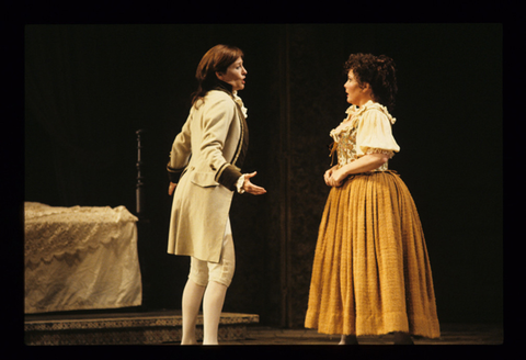 Frederica von Stade (Cherubino), Cheryl Parrish (Susanna), Le Nozze di Figaro, Wolfgang Amadeus Mozart. San Francisco Opera, 1990-91. Photographer: Larry Merkle/San Francisco Opera.