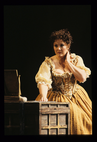 Cheryl Parrish (Susanna), Le Nozze di Figaro, Wolfgang Amadeus Mozart. San Francisco Opera, 1990-91. Photographer: Larry Merkle/San Francisco Opera.