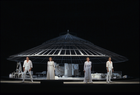 Deon van der Walt (Ferrando), Susan Patterson (Fiordiligi), Judith Forst (Dorabella), James Michael McGuire (Guglielmo), Così fan tutte, Wolfgang Amadeus Mozart. San Francisco Opera, 1990-91. Photographer: Ken Friedman/San Francisco Opera.