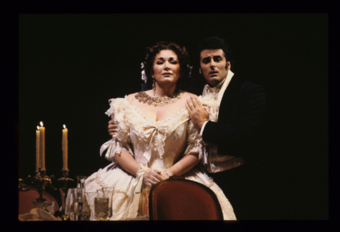 Carol Vaness (Violetta Valéry), Marcello Giordani (Alfredo Germont), La Traviata, Giuseppe Verdi. San Francisco Opera, 1991-92. Photographer: Marty Sohl/San Francisco Opera.