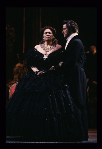 Carol Vaness (Violetta Valéry), Philip Skinner (Baron Douphol), La Traviata, Giuseppe Verdi. San Francisco Opera, 1991-92. Photographer: Marty Sohl/San Francisco Opera.