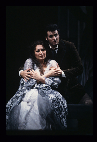 Carol Vaness (Violetta Valéry), Marcello Giordani (Alfredo), La Traviata, Giuseppe Verdi. San Francisco Opera, 1991-92. Photographer: Marty Sohl/San Francisco Opera.