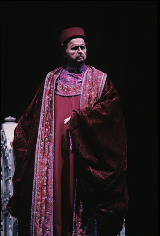 Paul Plishka (Capellio), I Capuleti e i Montecchi, Vincenzo Bellini. San Francisco Opera, 1991-92. Photographer: Marty Sohl/San Francisco Opera.