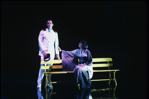 Tom Fox (Ryuji Tsukazaki), Ashley Putnam (Fusako Kuroda), Das Verratene Meer, Hans Werner Henze. San Francisco Opera, 1991-92. Photographer: Marty Sohl/San Francisco Opera.