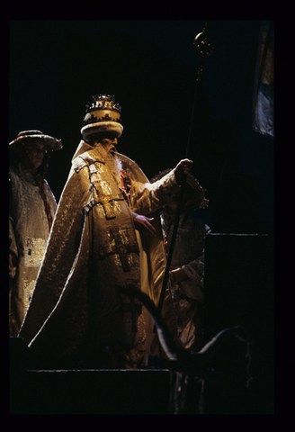 Philip Skinner (Leone), Attila, Giuseppe Verdi. San Francisco Opera, 1991-92. Photographer: Marty Sohl/San Francisco Opera.