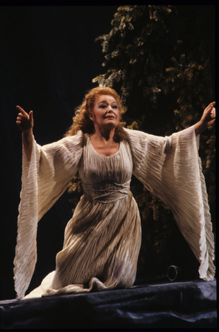 Gwyneth Jones (Brünnhilde), Siegfried, Richard Wagner. San Francisco Opera, 1989-90. Photographer: Marty Sohl/San Francisco Opera.