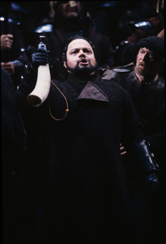 Eric Halfvarson (Hagen), Götterdämmerung, Richard Wagner. San Francisco Opera, 1989-90. Photographer: Marty Sohl/San Francisco Opera.