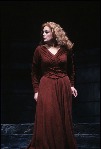 Gwyneth Jones (Brünnhilde), Götterdämmerung, Richard Wagner. San Francisco Opera, 1989-90. Photographer: Marty Sohl/San Francisco Opera.