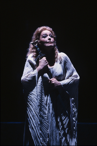 Gwyneth Jones (Brünnhilde), Götterdämmerung, Richard Wagner. San Francisco Opera, 1989-90. Photographer: Marty Sohl/San Francisco Opera.