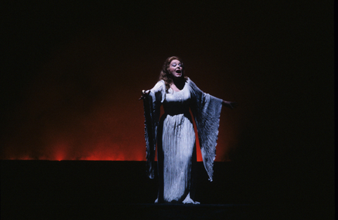 Gwyneth Jones (Brünnhilde), Götterdämmerung, Richard Wagner. San Francisco Opera, 1989-90. Photographer: Marty Sohl/San Francisco Opera.