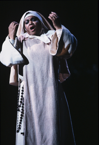 Leona Mitchell (Sister Angelica), Suor Angelica, Giacomo Puccini. San Francisco Opera, 1990-91. Photographer: Larry Merkle/San Francisco Opera.