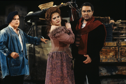 David Gordon (Beppe), Marilyn Mims (Nedda), Vladimir Atlantov (Canio), Pagliacci, Ruggero Leoncavallo. San Francisco Opera, 1990-91. Photographer: Larry Merkle/San Francisco Opera.